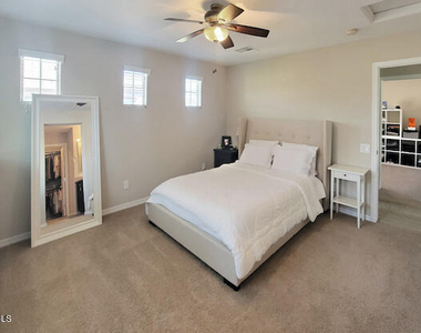 3663 E Zachary Drive - Photo Thumbnail 13