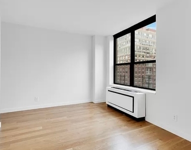 West 87th Street - Photo Thumbnail 2