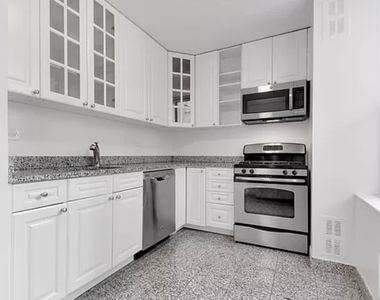 West 87th Street - Photo Thumbnail 4