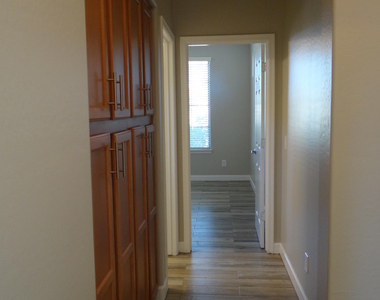 10331 W Carlota Lane - Photo Thumbnail 8