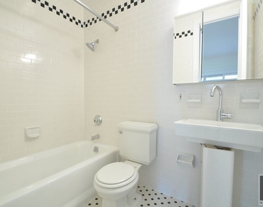 East 57th Street - Photo Thumbnail 7
