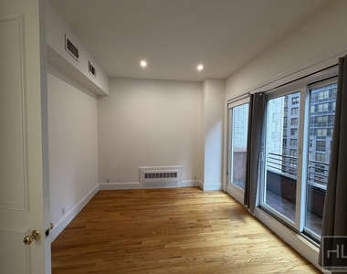 East 57th Street - Photo Thumbnail 5
