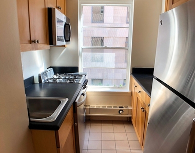 East 51st Street - Photo Thumbnail 3