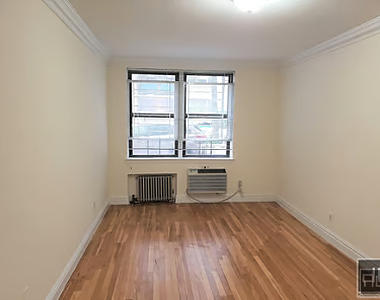 East 80 Street - Photo Thumbnail 3