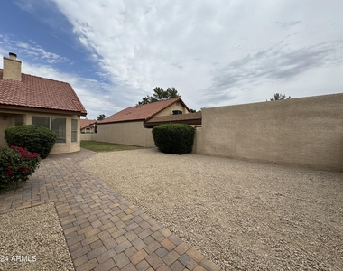1823 E Secretariat Drive - Photo Thumbnail 13