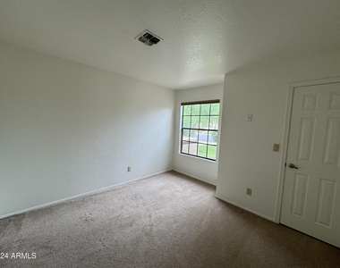 1823 E Secretariat Drive - Photo Thumbnail 28