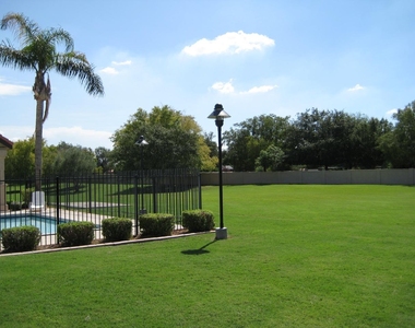 1823 E Secretariat Drive - Photo Thumbnail 16