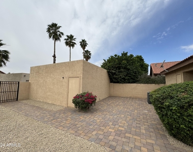 1823 E Secretariat Drive - Photo Thumbnail 33