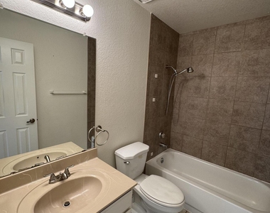 1823 E Secretariat Drive - Photo Thumbnail 25