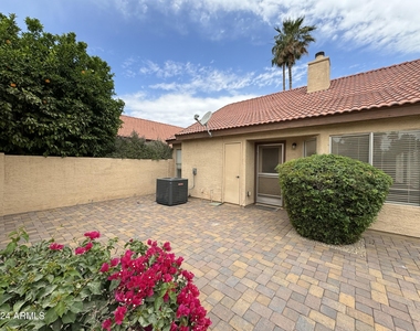 1823 E Secretariat Drive - Photo Thumbnail 9