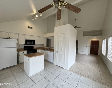 1823 E Secretariat Drive - Photo Thumbnail 6