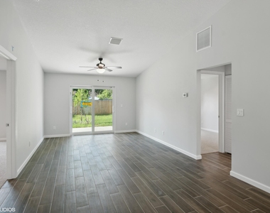 636 35th Street - Photo Thumbnail 4