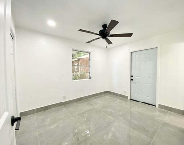 660 Ne 34th Court - Photo Thumbnail 4