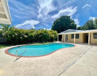 660 Ne 34th Court - Photo Thumbnail 1