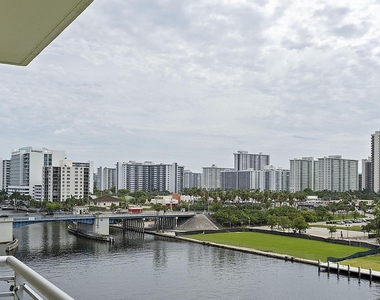 2900 Ne 30th Street - Photo Thumbnail 1