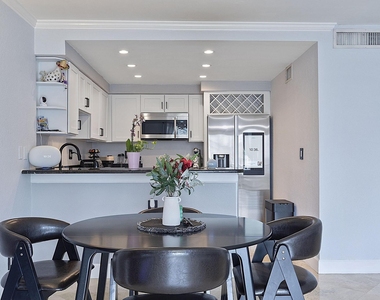2900 Ne 30th Street - Photo Thumbnail 6