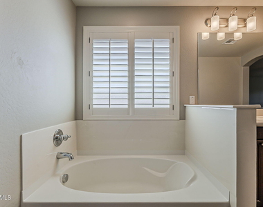 3476 E Orchid Lane - Photo Thumbnail 31
