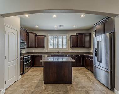 3476 E Orchid Lane - Photo Thumbnail 8