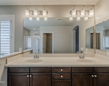 3476 E Orchid Lane - Photo Thumbnail 32