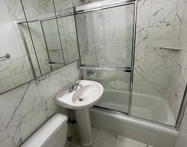 East 80 Street - Photo Thumbnail 3