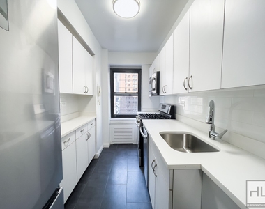 East 57th Street - Photo Thumbnail 1