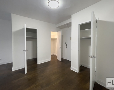 East 57th Street - Photo Thumbnail 2