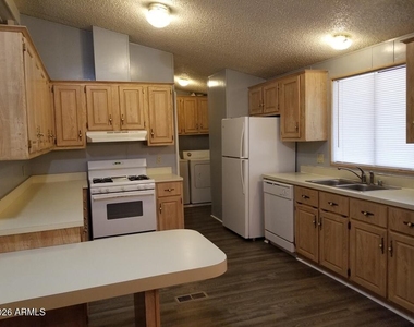 11275 N 99th Avenue - Photo Thumbnail 3