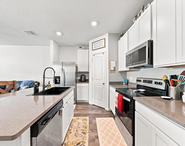 6351 Sailpointe Lane - Photo Thumbnail 6