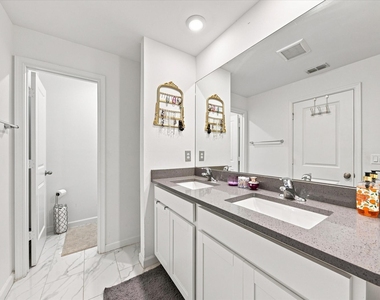 6351 Sailpointe Lane - Photo Thumbnail 18