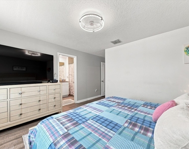 6351 Sailpointe Lane - Photo Thumbnail 16