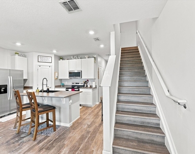 6351 Sailpointe Lane - Photo Thumbnail 11