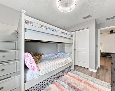 6351 Sailpointe Lane - Photo Thumbnail 21