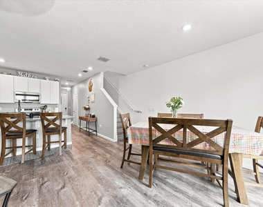 6351 Sailpointe Lane - Photo Thumbnail 9
