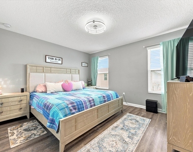6351 Sailpointe Lane - Photo Thumbnail 15