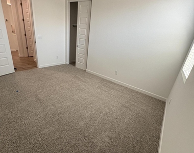 17790 W Turquoise Avenue - Photo Thumbnail 11