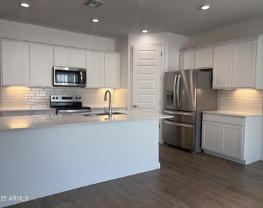 17790 W Turquoise Avenue - Photo Thumbnail 14