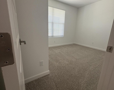 17790 W Turquoise Avenue - Photo Thumbnail 5