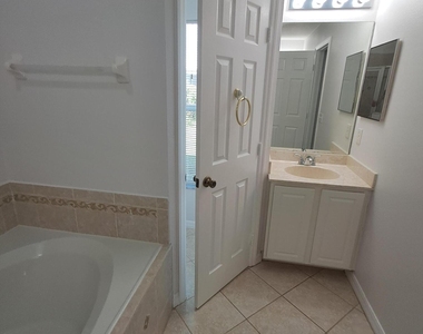 2697 Sw Altamira Avenue - Photo Thumbnail 20