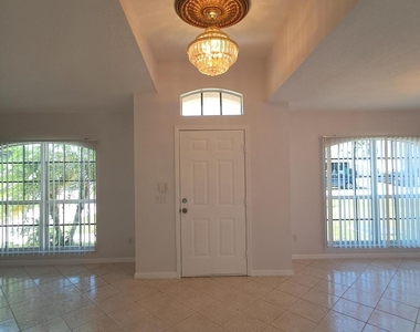 2697 Sw Altamira Avenue - Photo Thumbnail 3