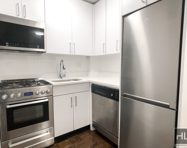 East 55 Street - Photo Thumbnail 2