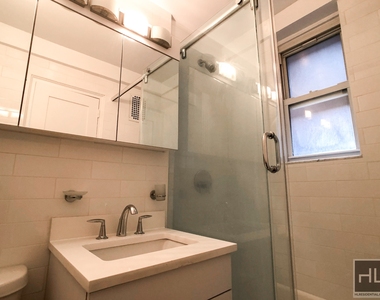 East 55 Street - Photo Thumbnail 3