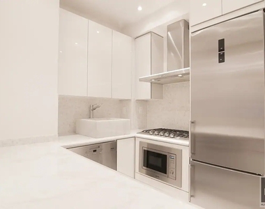 West 58 Street - Photo Thumbnail 3