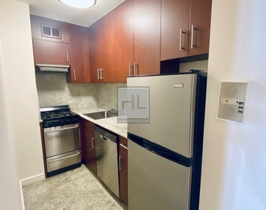 Park Avenue South - Photo Thumbnail 4