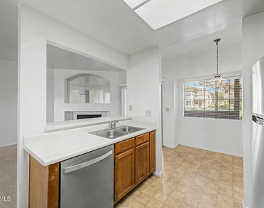 930 N Mesa Drive - Photo Thumbnail 10
