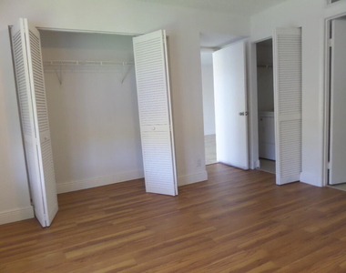1523 Lake Crystal Drive - Photo Thumbnail 9