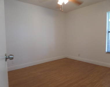 1523 Lake Crystal Drive - Photo Thumbnail 11