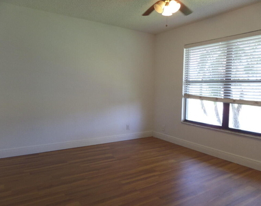 1523 Lake Crystal Drive - Photo Thumbnail 8