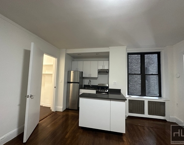 East 46 Street - Photo Thumbnail 1