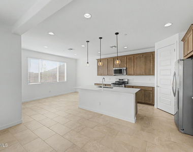 32000 N 121st Avenue - Photo Thumbnail 3