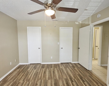2307 N Congress Avenue - Photo Thumbnail 12